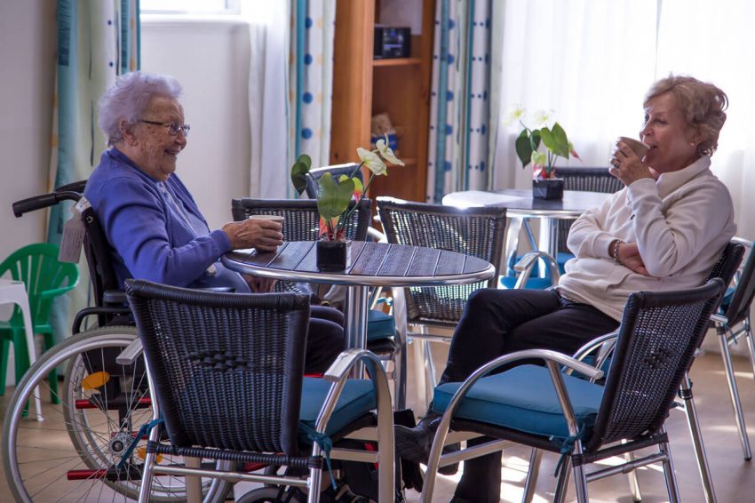 Assisted Living and In-Home Nursing Facilities For Senior Citizens